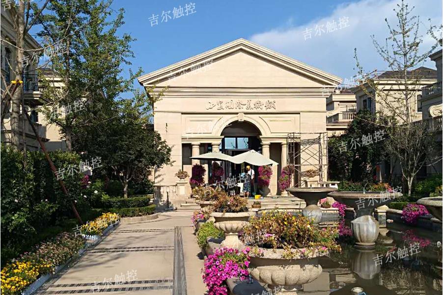 西安国际美术城采用的触摸一体机及VR系统已投入使用 