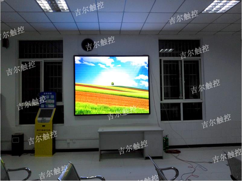 车管所彩用我公司的室内P5全彩LED显示屏投入使用